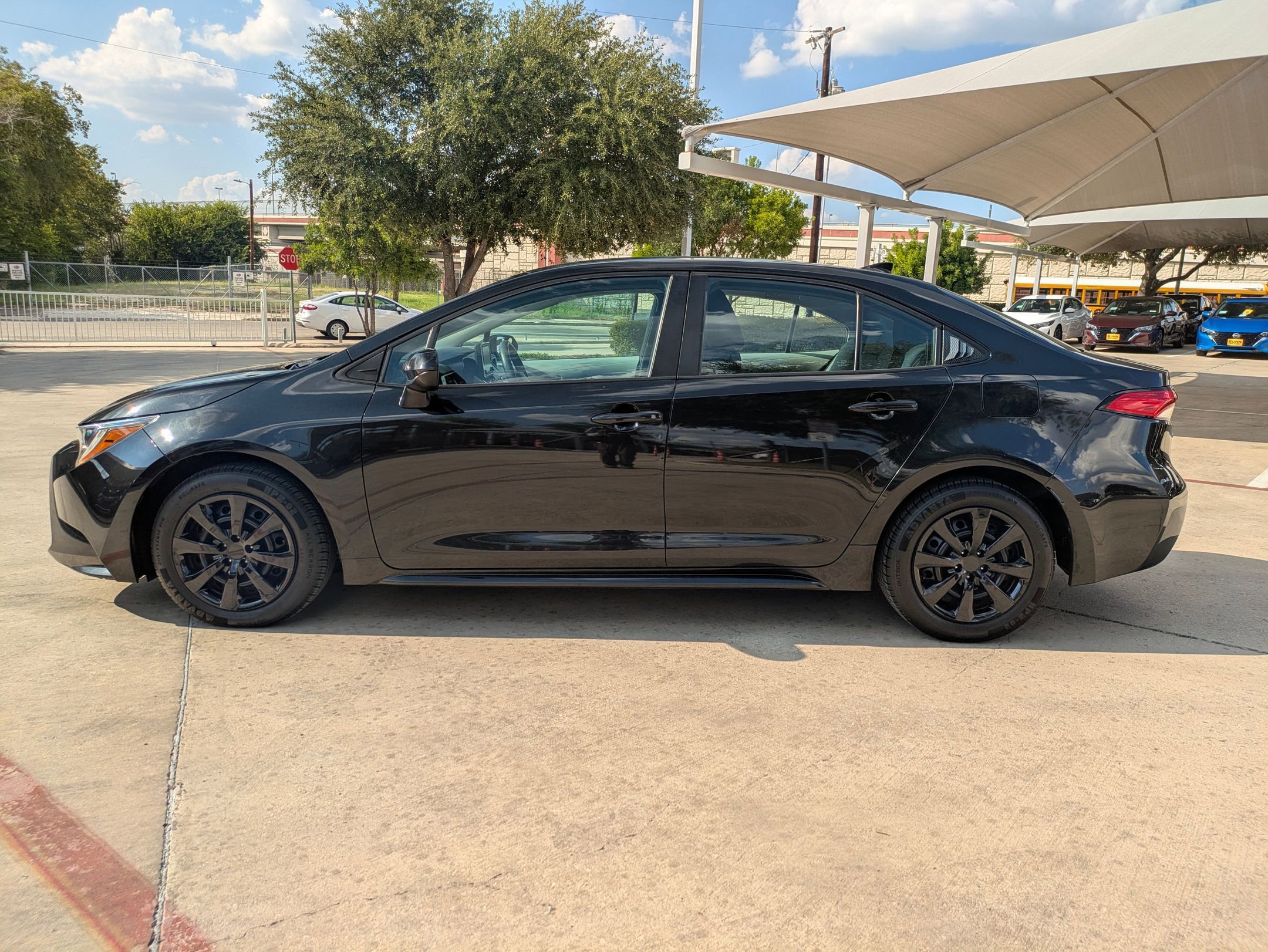 2022 Toyota Corolla LE photo 4