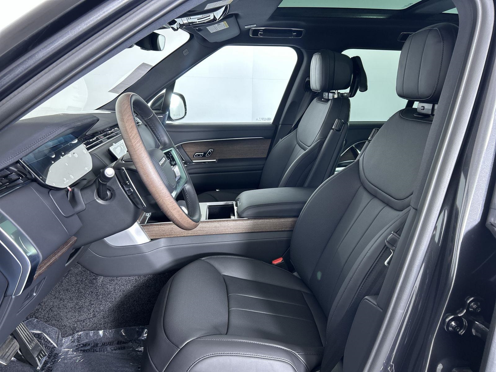2025 Land Rover Range Rover SE photo 21