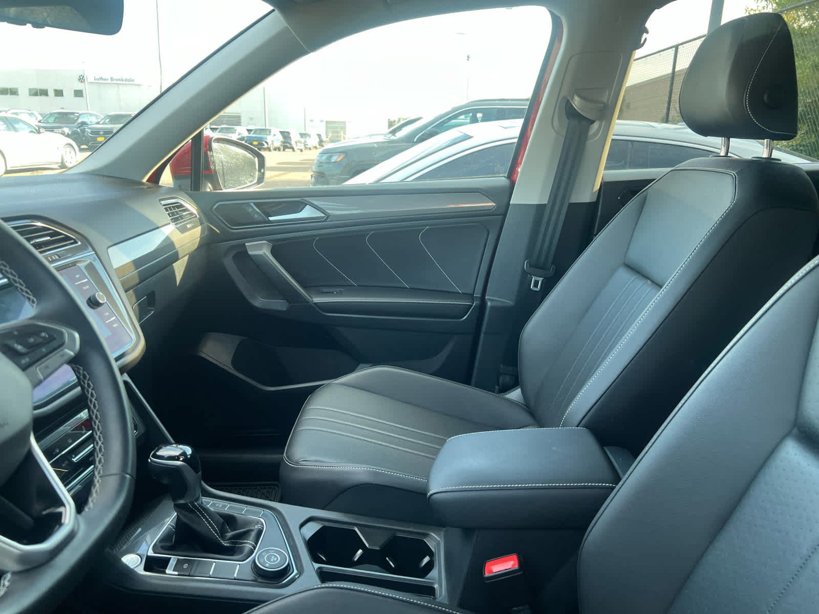 2022 Volkswagen Tiguan SE photo 6