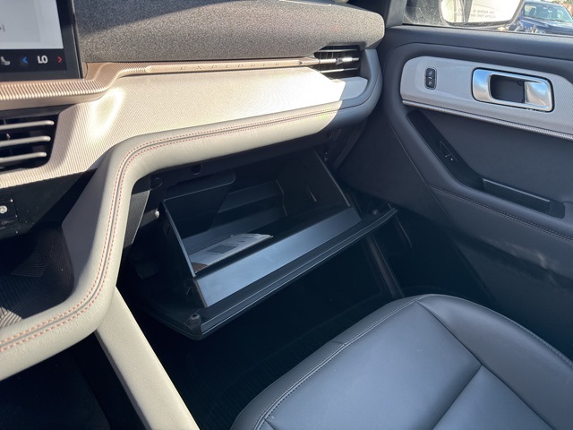 2025 Ford Explorer photo 20