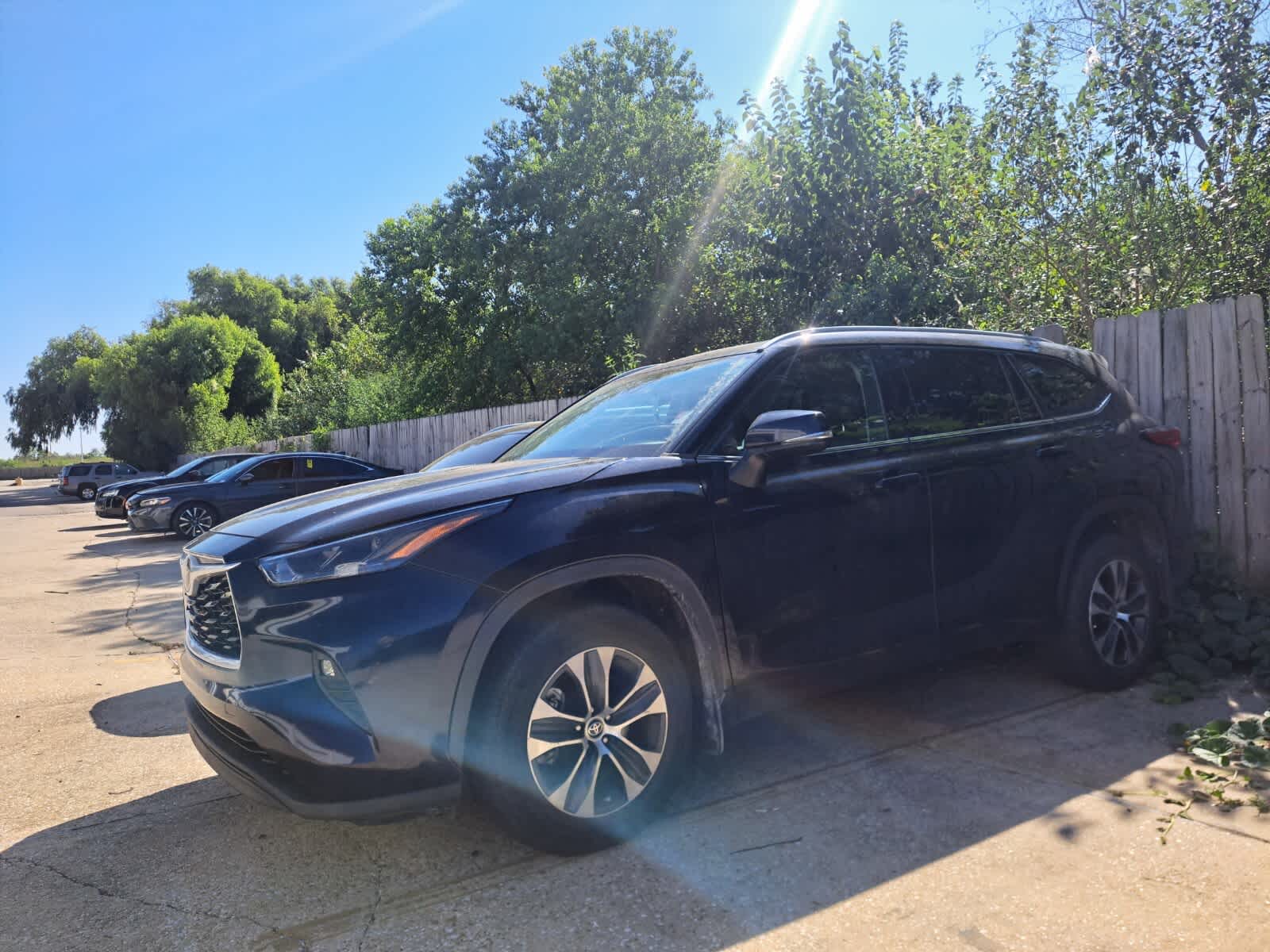 2022 Toyota Highlander XLE photo 2