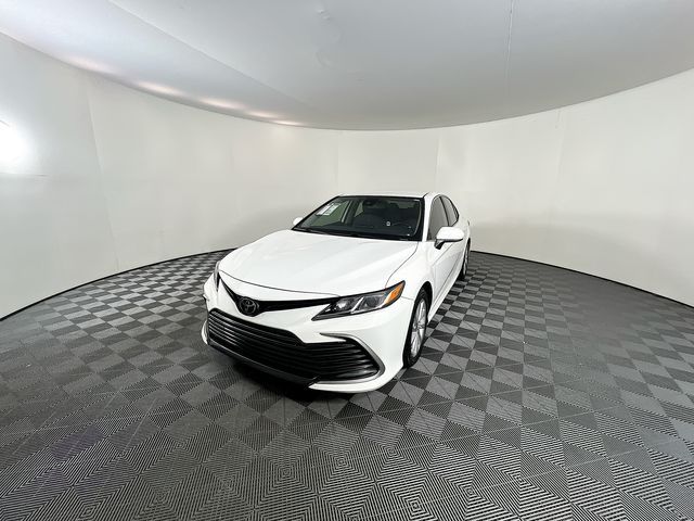 2022 Toyota Camry LE photo 4