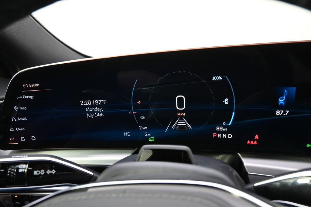 2025 Cadillac Lyriq Luxury photo 25