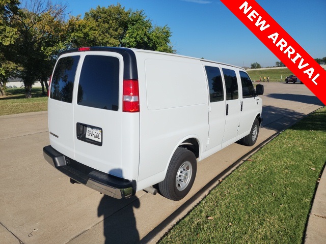 2025 Chevrolet Express 2500 Work Cargo Van photo 3