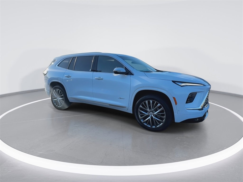 2026 Buick Enclave Avenir photo 2