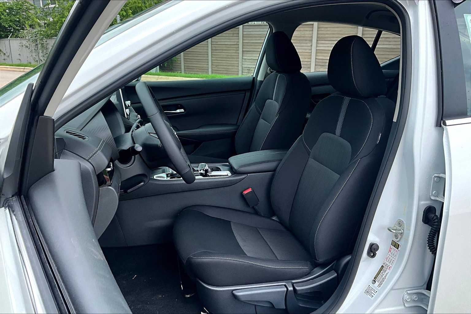 2025 Nissan Sentra SV photo 13