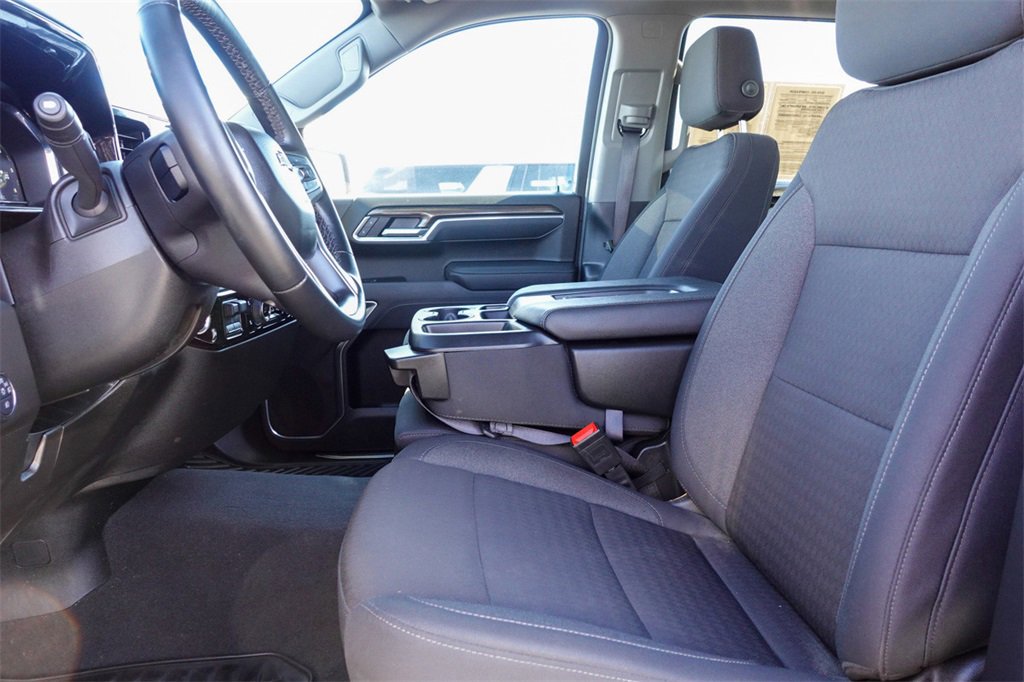 2025 Chevrolet Silverado 1500 RST photo 14