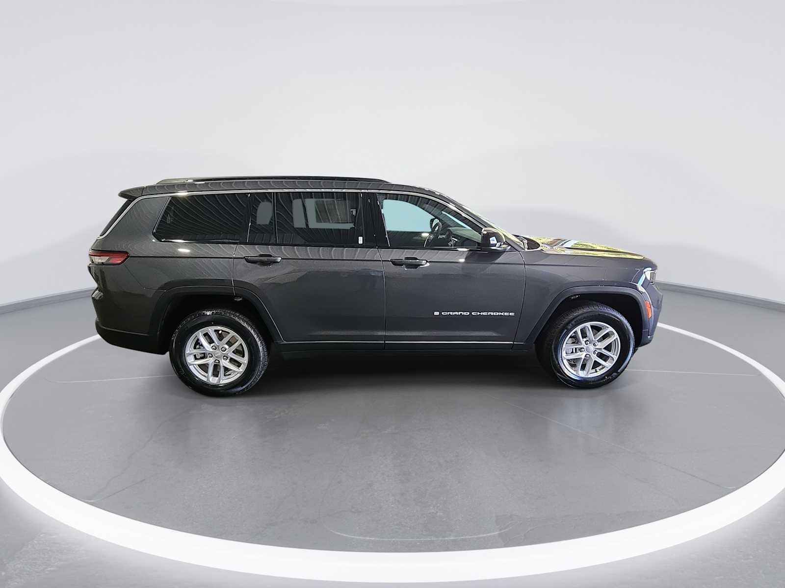 2025 Jeep Grand Cherokee Laredo X photo 9