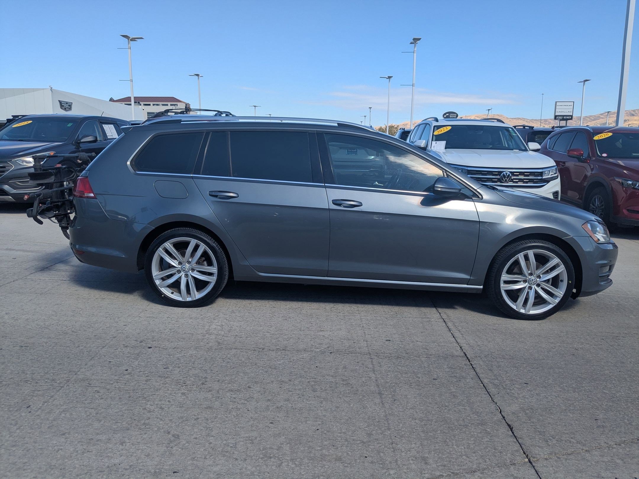 2017 Volkswagen Golf SportWagen SEL photo 2