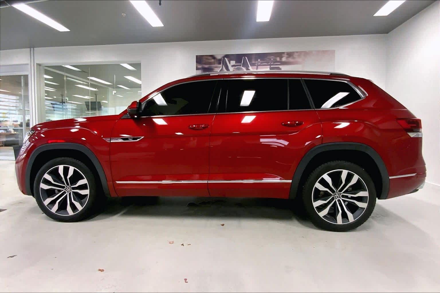 2023 Volkswagen Atlas V6 SEL Premium R-Line photo 2