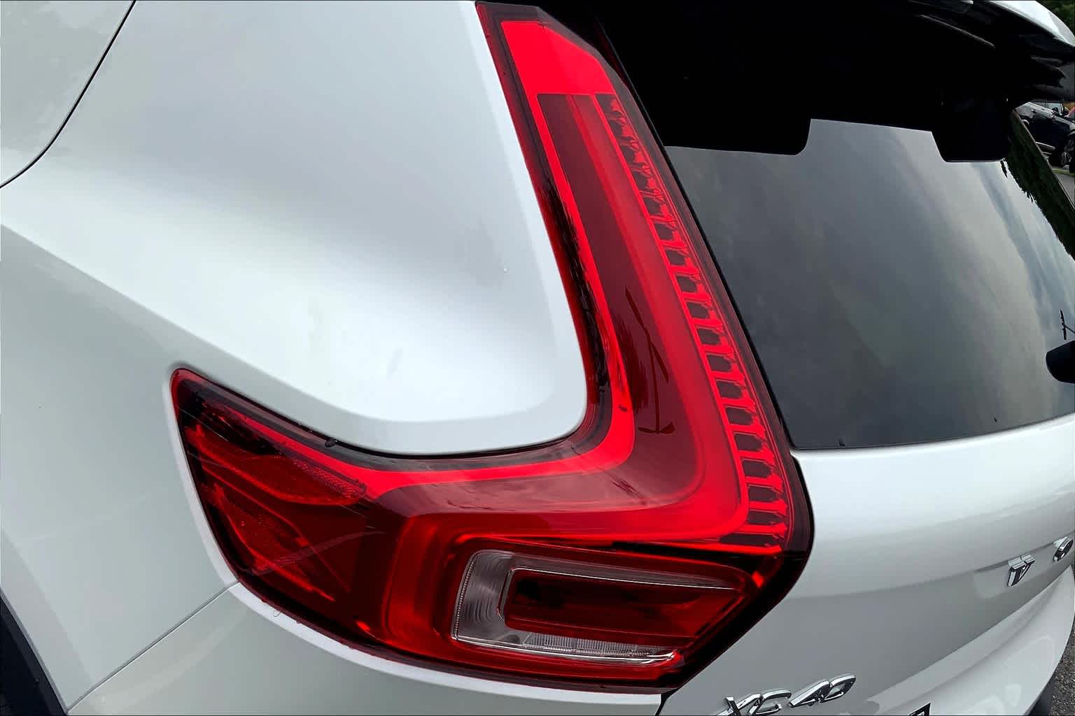 2025 Volvo XC40 Core photo 4
