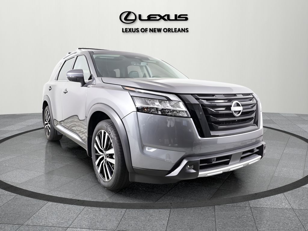 2023 Nissan Pathfinder Platinum's photo