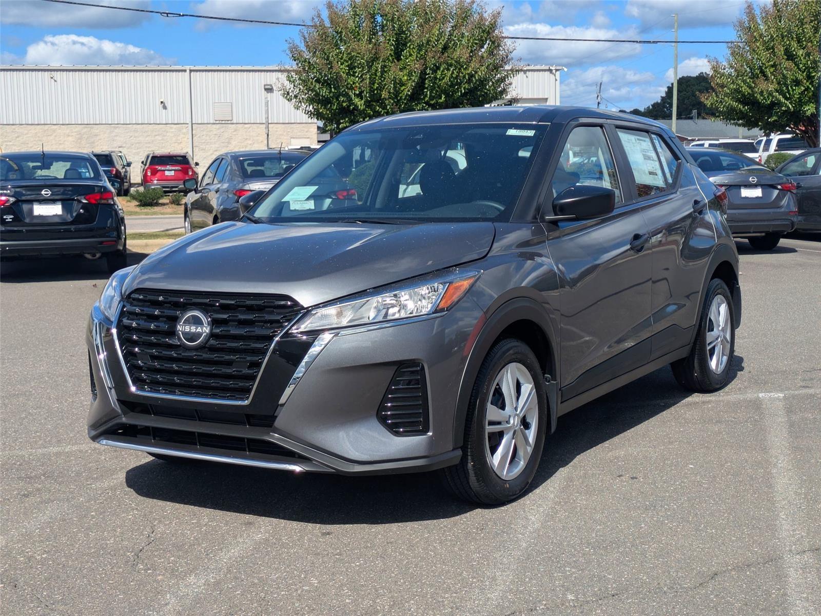 2025 Nissan KICKS PLAY Base's photo