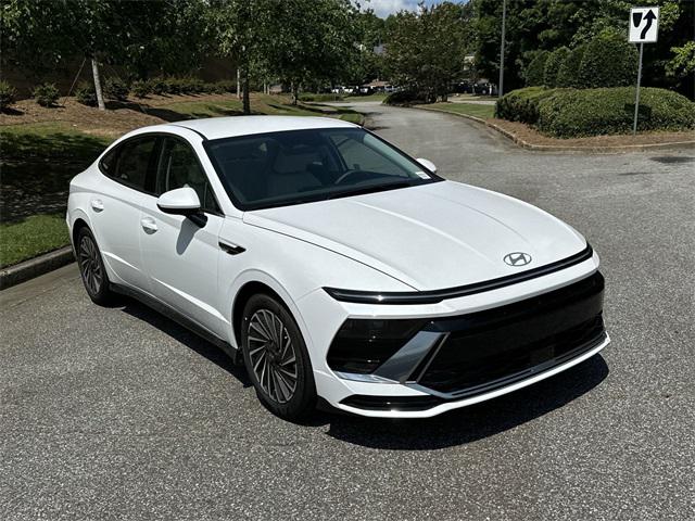 2025 Hyundai Sonata Hybrid SEL photo 3