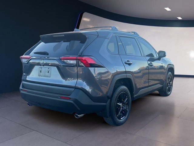2022 Toyota RAV4 XLE photo 5