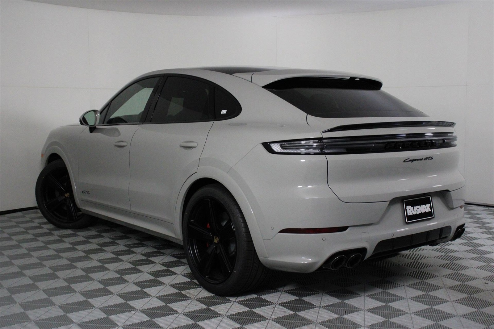 2025 Porsche Cayenne GTS photo 3