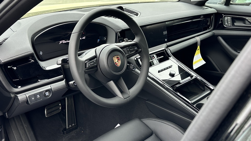 2025 Porsche Panamera 4 photo 4