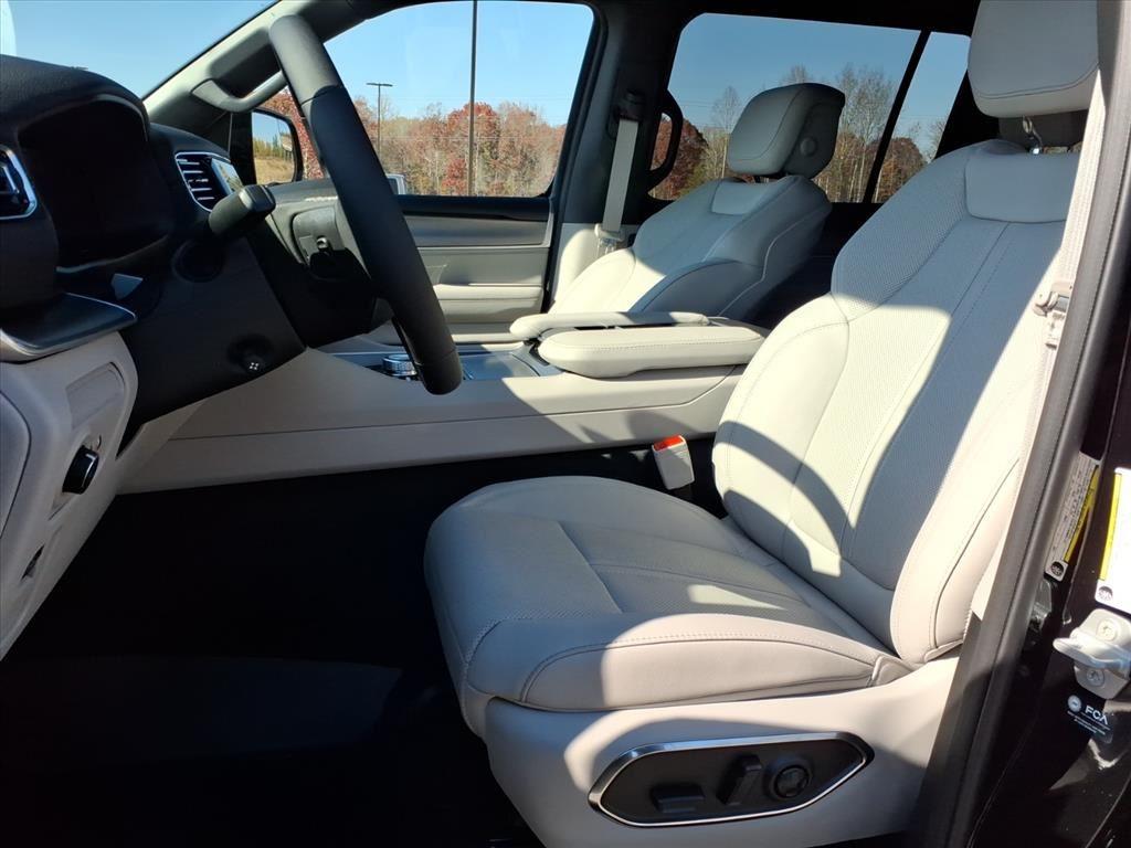 2025 Jeep Wagoneer Limited Series II photo 3