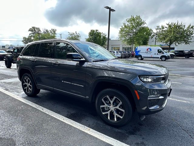 2025 Jeep Grand Cherokee Limited photo 2