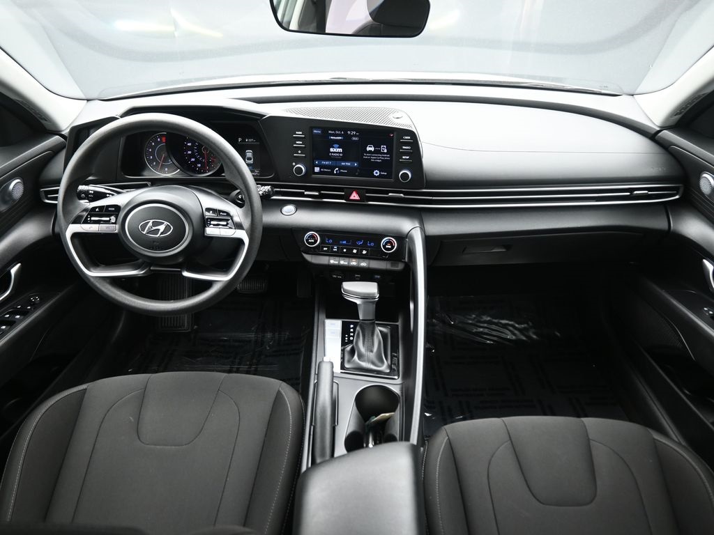 2023 Hyundai Elantra SEL photo 12