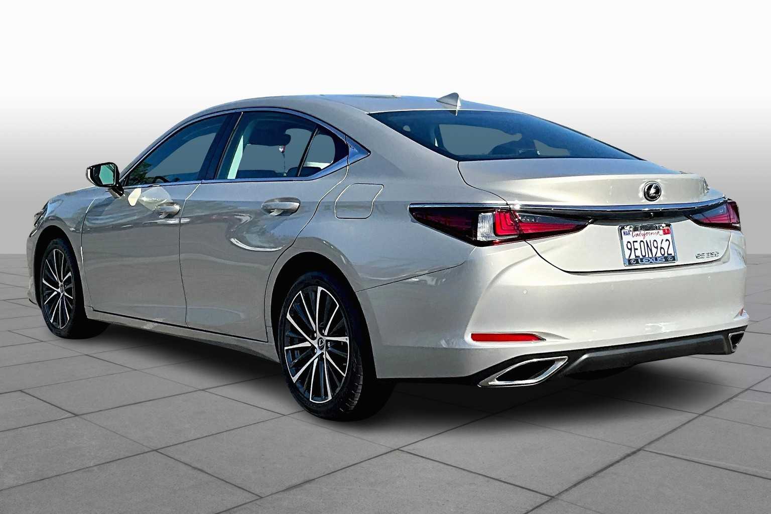 2023 Lexus ES 350 photo 10