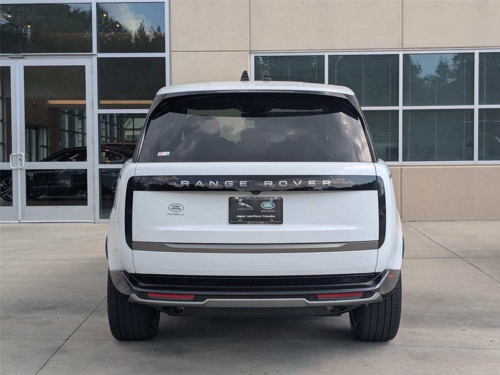 2025 Land Rover Range Rover SE photo 4