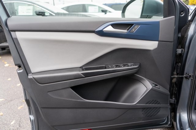 2022 Volkswagen Taos SE photo 3