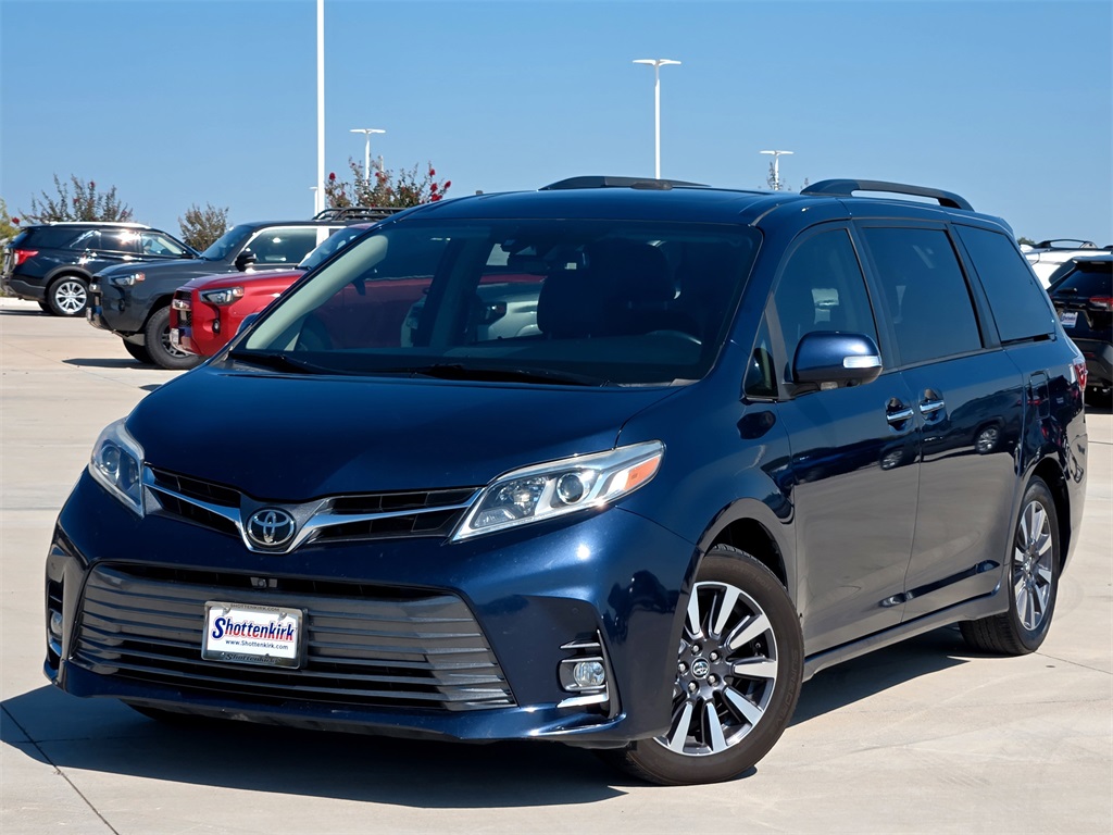 2019 Toyota Sienna Limited Premium photo 2