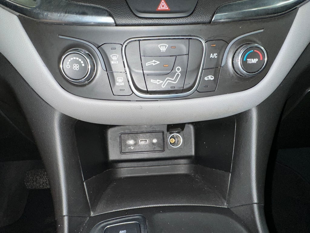 2020 Chevrolet Equinox LS photo 12