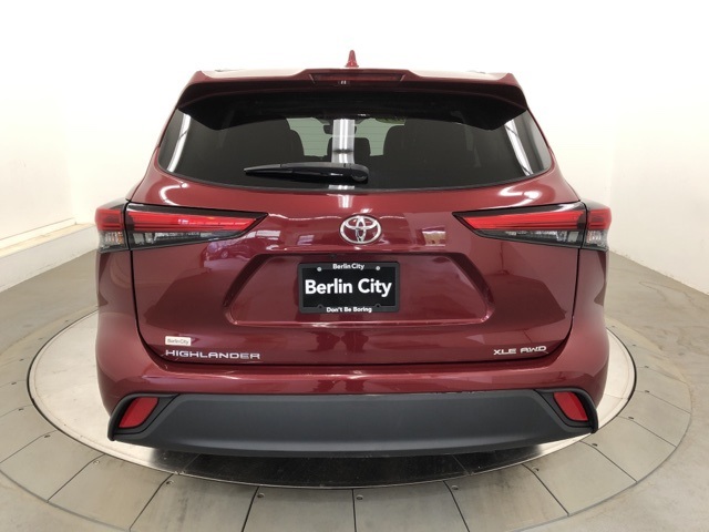 2021 Toyota Highlander XLE photo 6