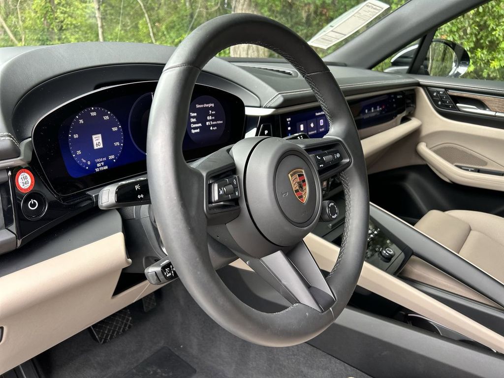 2024 Porsche Macan Electric 4 photo 17