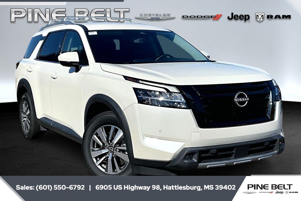 2023 Nissan Pathfinder SL's photo