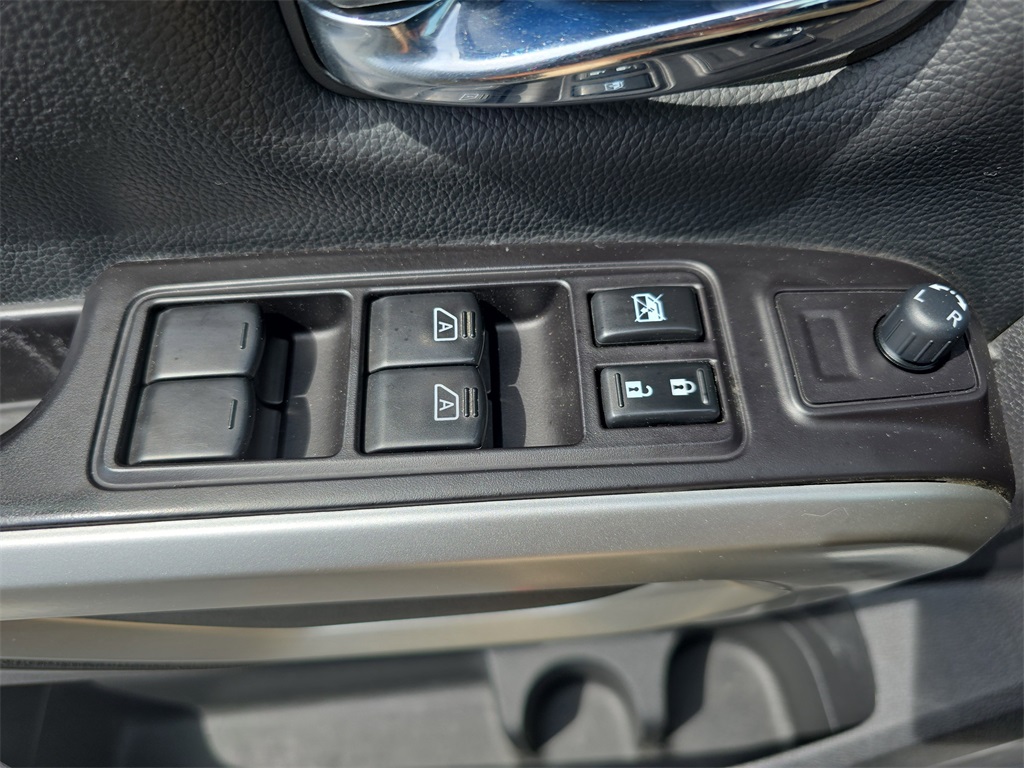 2021 Nissan Titan SV photo 26