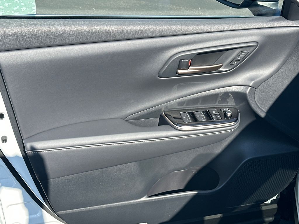 2025 Toyota Crown Signia Limited photo 11