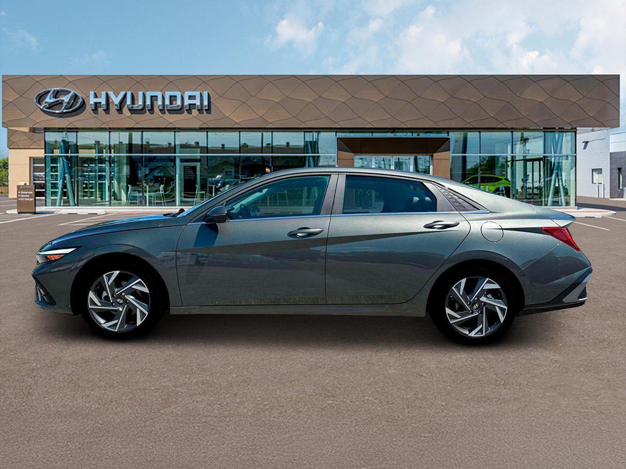 2025 Hyundai Elantra Limited photo 3