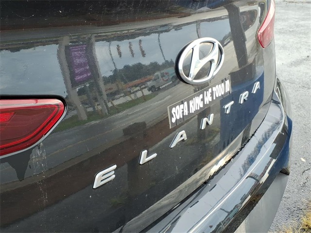 2019 Hyundai Elantra SE photo 5