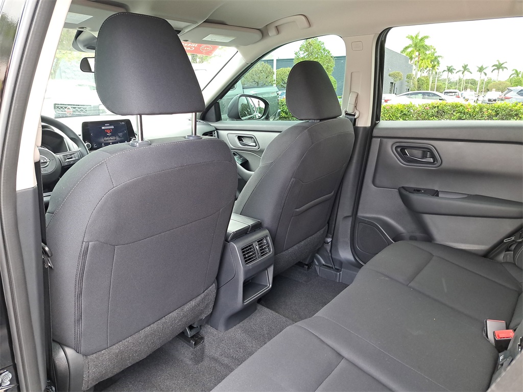 2024 Nissan Rogue S photo 11