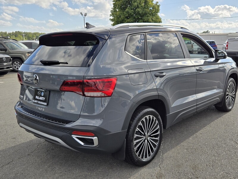 2024 Volkswagen Taos SE photo 3