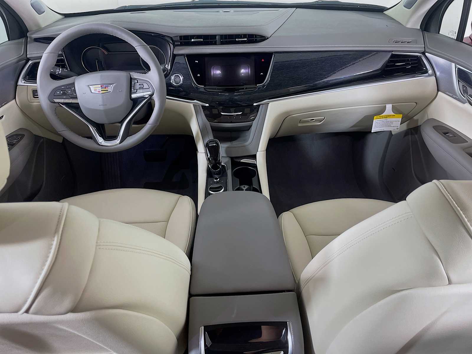2025 Cadillac XT6 Premium Luxury photo 3