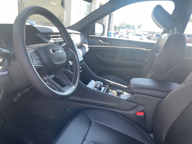 2025 Jeep Grand Cherokee Limited photo 11