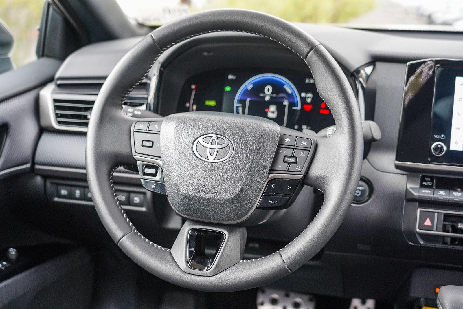 2025 Toyota Camry SE photo 7