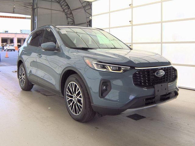 2023 Ford Escape Plug-In Hybrid photo 2