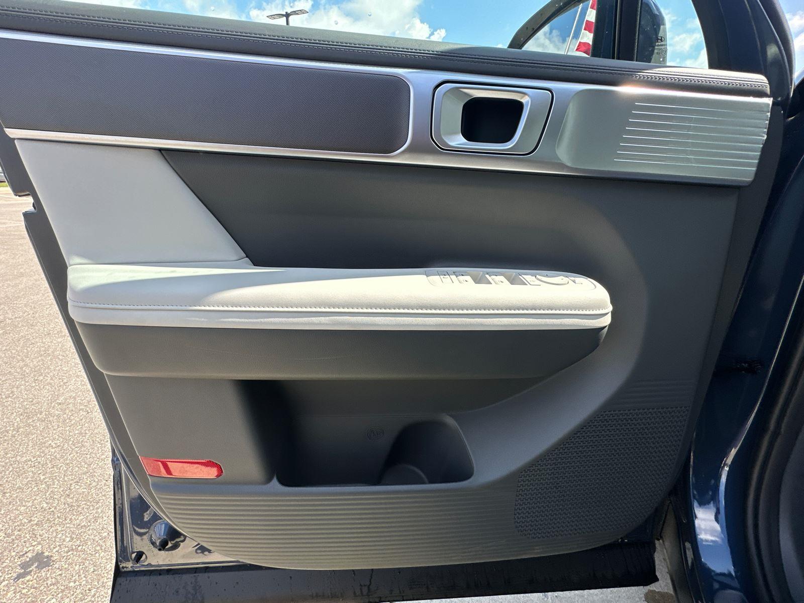 2026 Hyundai Santa Fe SEL photo 7
