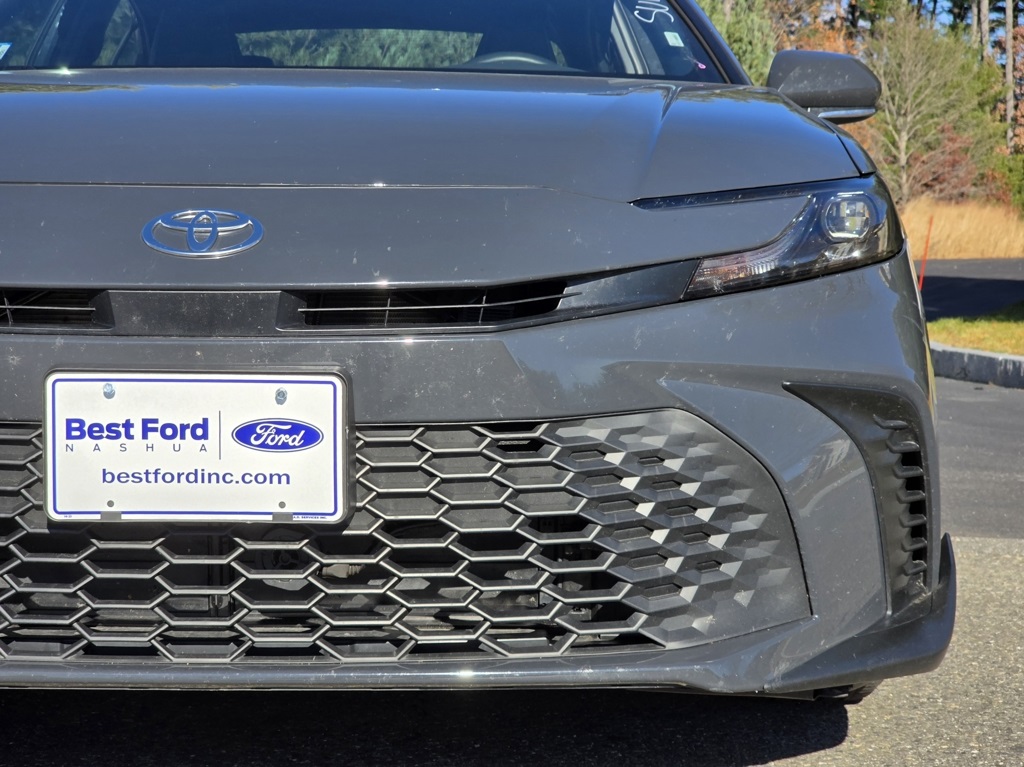 2025 Toyota Camry SE photo 3