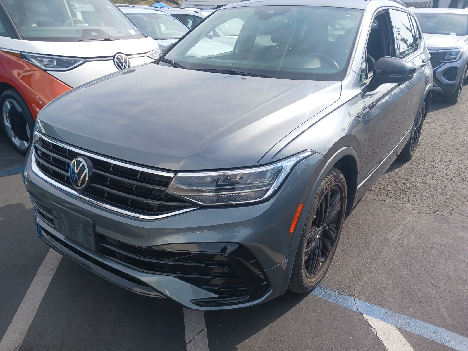 2022 Volkswagen Tiguan SE R-LINE BLACK