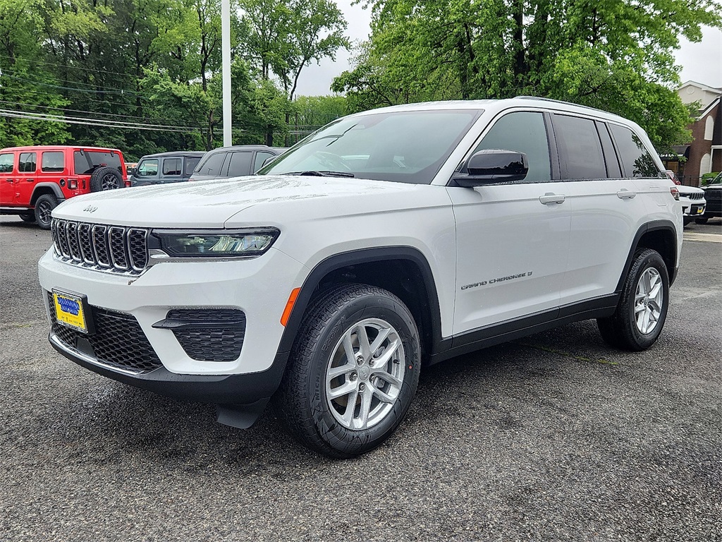 2025 Jeep Grand Cherokee Laredo X photo 2