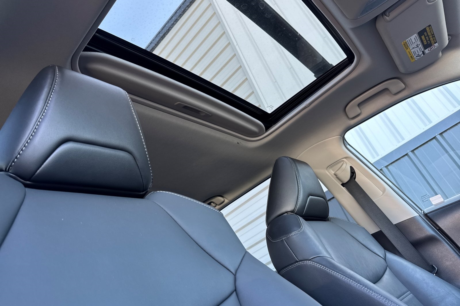 2021 Toyota RAV4 XLE Premium photo 18