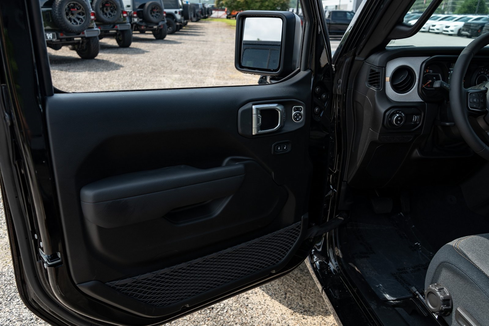 2025 Jeep Gladiator Sport photo 16