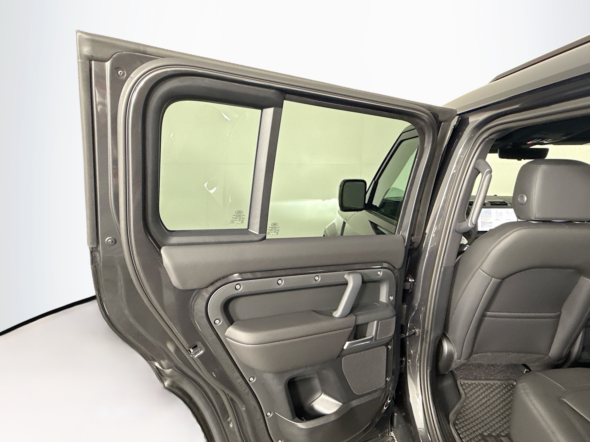 2025 Land Rover Defender 110 S photo 14