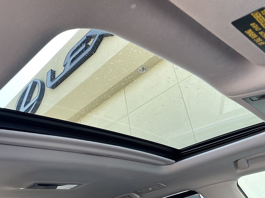 2019 Lexus LX 570 photo 33